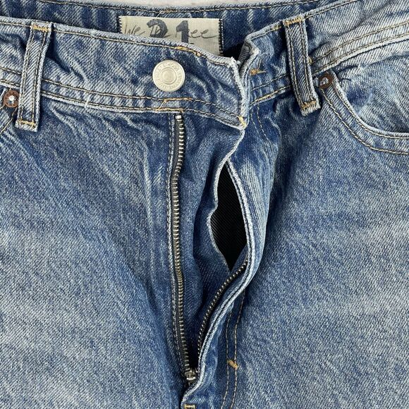 We The Free People SZ 31 Mom Jeans High-Rise Raw Stacked Hems Faded Pockets Blue - Picture 7 of 11